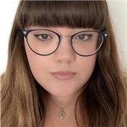 Profesora de Lengua Castellana y Literatura enseña a niños de todas las edades